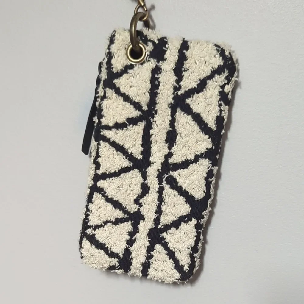 Universal Thread stylish wristlet